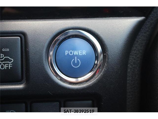 Toyota NOAH 2018-02 8283556-8
