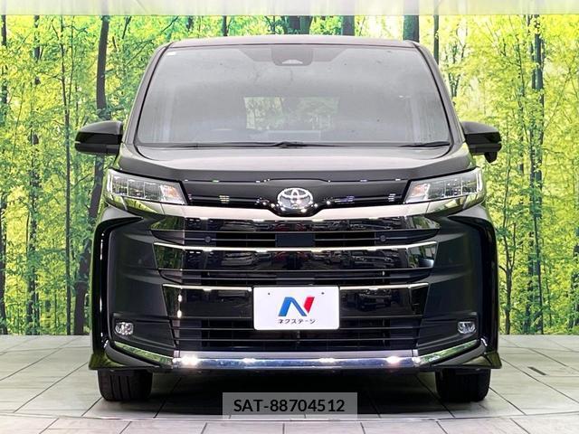 Toyota NOAH 2023-07 8283587-13
