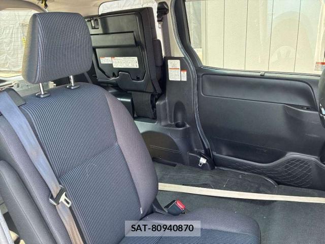Toyota NOAH 2019-07 8283854-6
