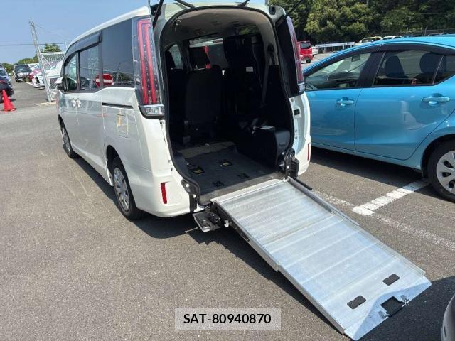 Toyota NOAH 2019-07 8283854-7