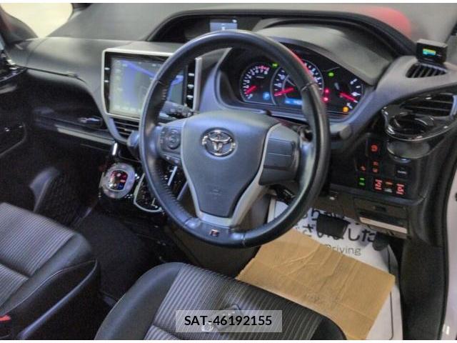 Toyota NOAH 2018-08 8283858-5