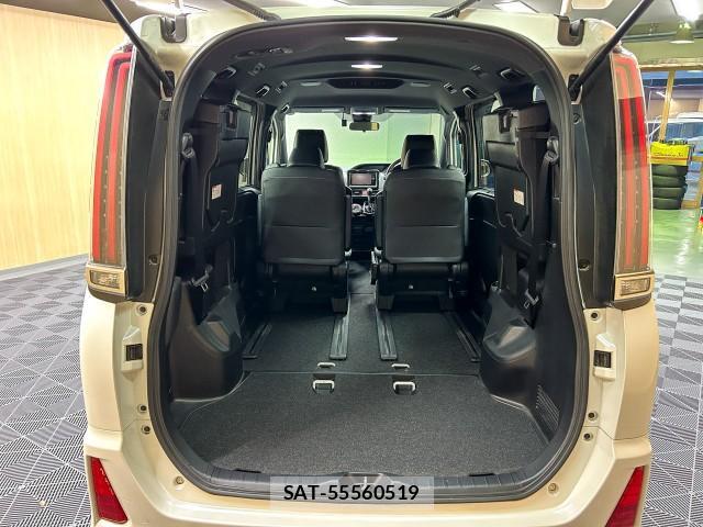 Toyota NOAH 2018-03 8283865-18