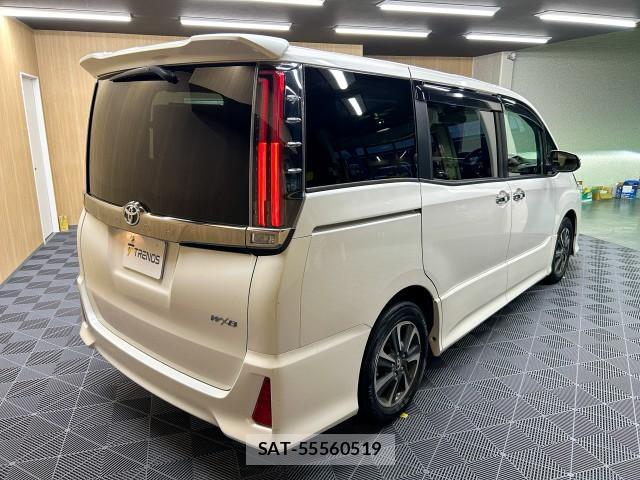 Toyota NOAH 2018-03 8283865-4
