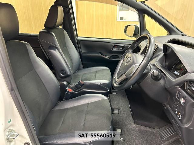 Toyota NOAH 2018-03 8283865-6