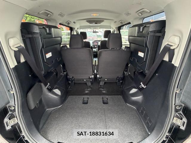 Toyota NOAH 2014-03 8284094-10