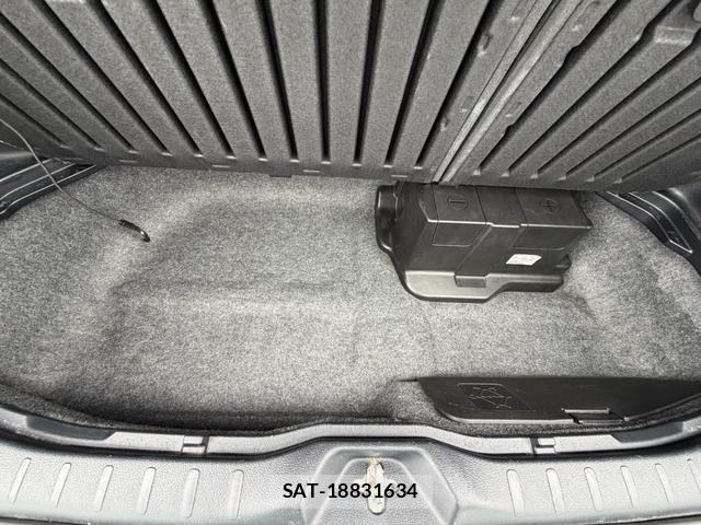 Toyota NOAH 2014-03 8284094-11