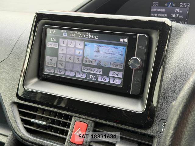 Toyota NOAH 2014-03 8284094-15