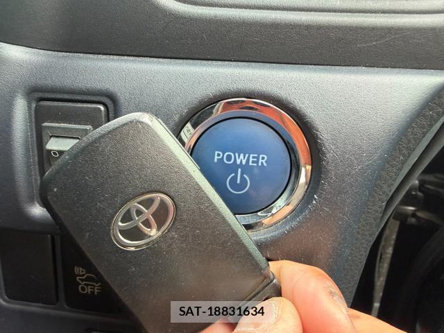 Toyota NOAH 2014-03 8284094-18