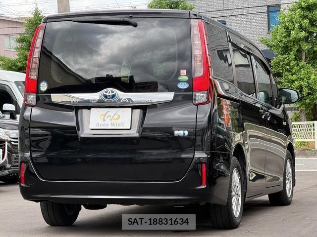 Toyota NOAH 2014-03 8284094-2