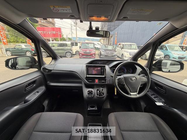 Toyota NOAH 2014-03 8284094-5