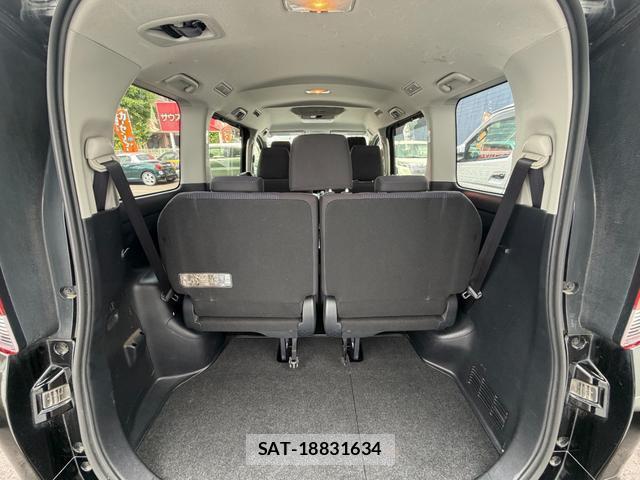 Toyota NOAH 2014-03 8284094-9