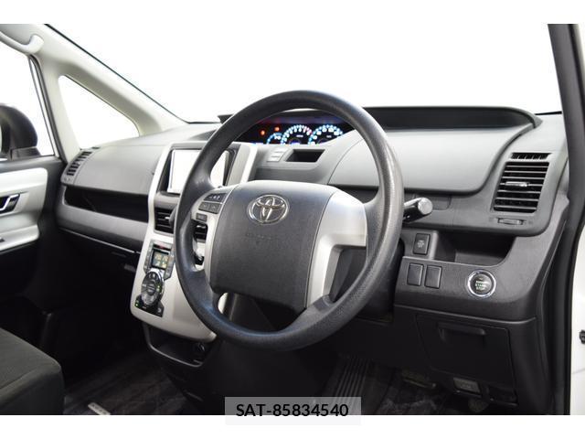 Toyota NOAH 2012-03 8284326-16