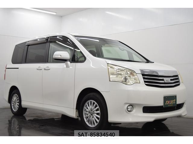 Toyota NOAH 2012-03 8284326-7