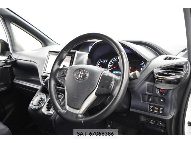 Toyota NOAH 2014-02 8284327-15