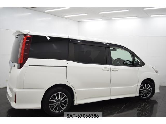 Toyota NOAH 2014-02 8284327-8