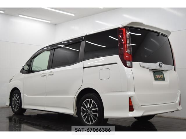 Toyota NOAH 2014-02 8284327-9