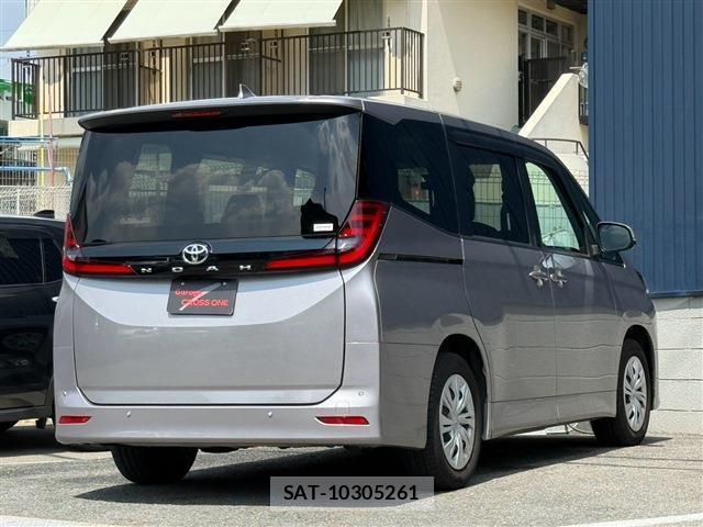 Toyota NOAH 2022-07 8284448-1