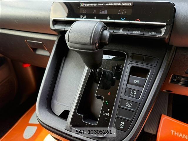 Toyota NOAH 2022-07 8284448-10