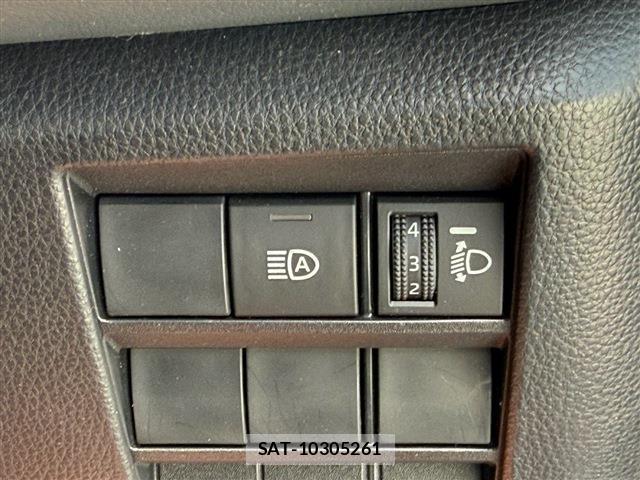 Toyota NOAH 2022-07 8284448-11