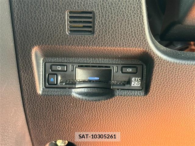 Toyota NOAH 2022-07 8284448-13
