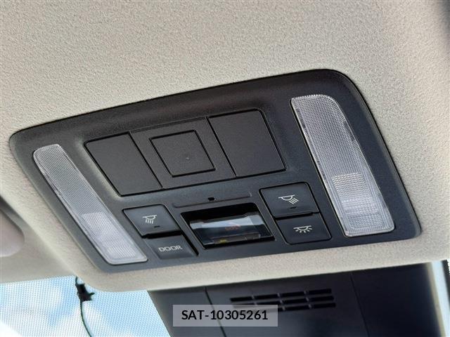 Toyota NOAH 2022-07 8284448-14