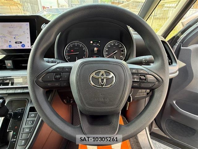 Toyota NOAH 2022-07 8284448-7