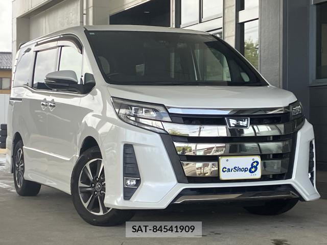 Toyota NOAH 2018-01 8285032-0