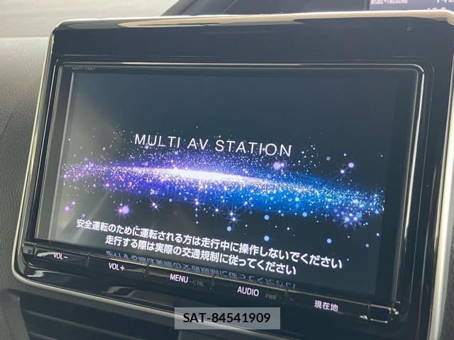 Toyota NOAH 2018-01 8285032-10
