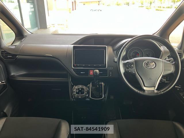 Toyota NOAH 2018-01 8285032-2