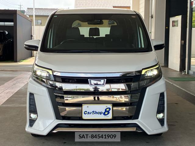 Toyota NOAH 2018-01 8285032-3
