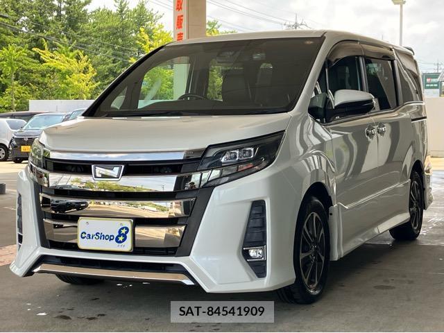 Toyota NOAH 2018-01 8285032-4