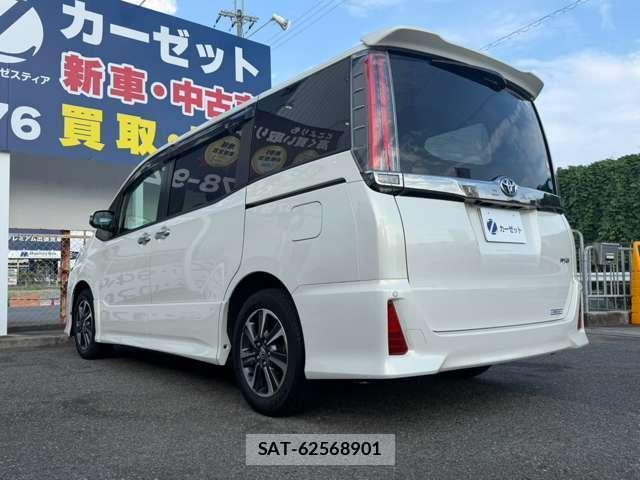 Toyota NOAH 2018-01 8285258-12