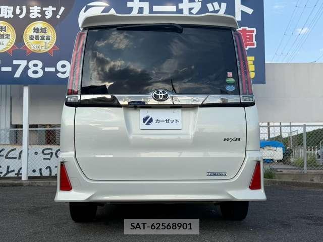 Toyota NOAH 2018-01 8285258-13