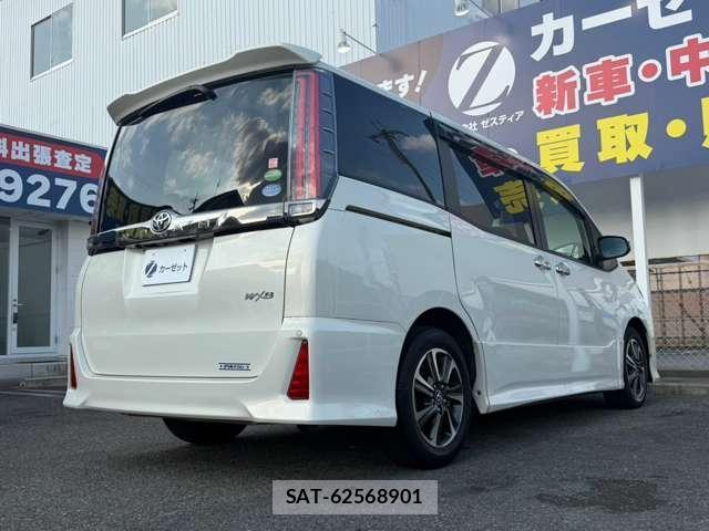 Toyota NOAH 2018-01 8285258-14