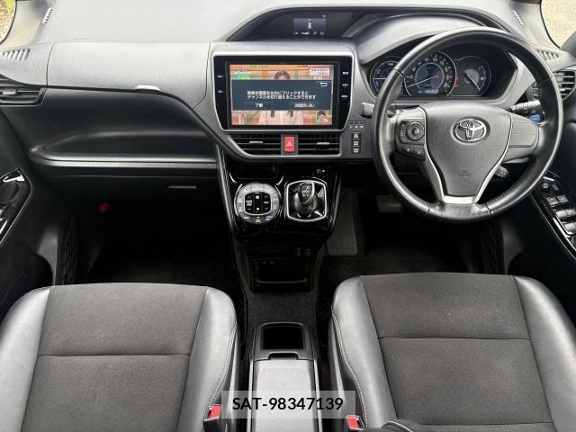 Toyota NOAH 2018-08 8285271-1