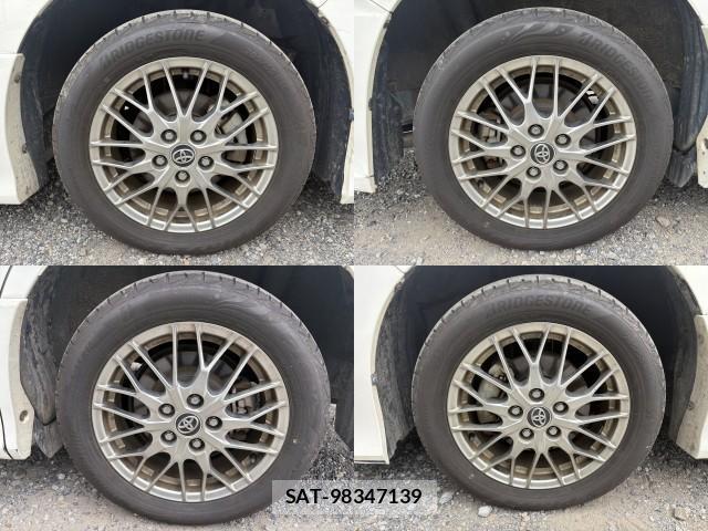 Toyota NOAH 2018-08 8285271-8
