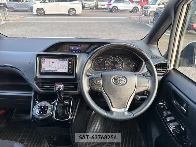 Toyota NOAH 2021-03 8285411-13