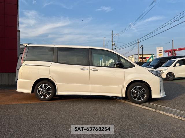 Toyota NOAH 2021-03 8285411-6
