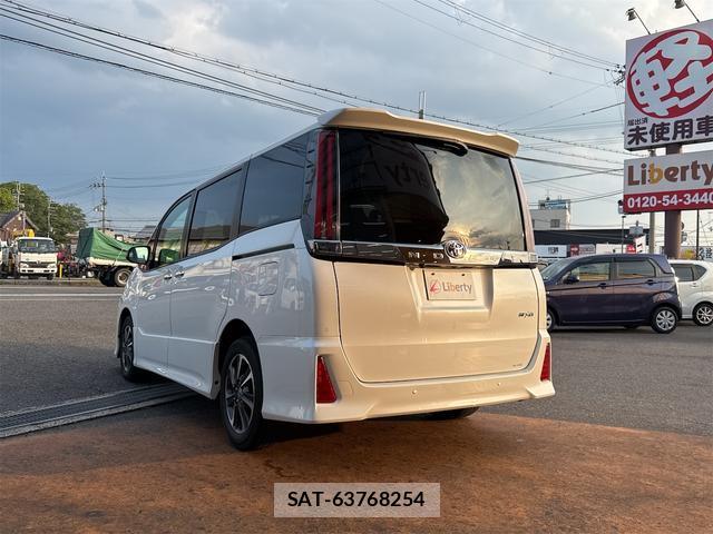 Toyota NOAH 2021-03 8285411-7