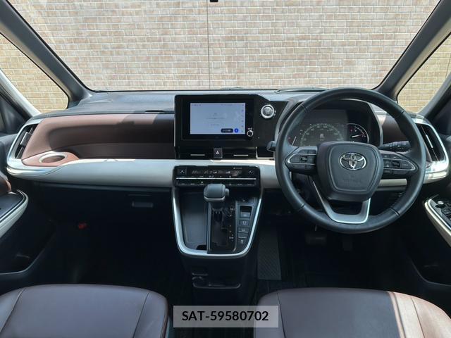 Toyota NOAH 2022-04 8285445-5