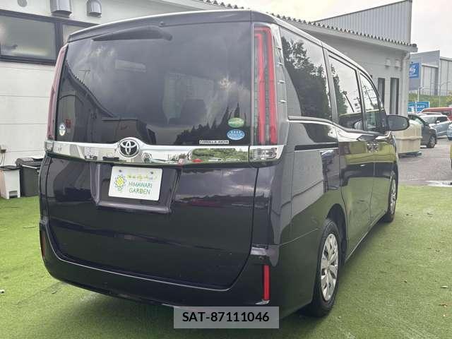 Toyota NOAH 2017-09 8285484-1