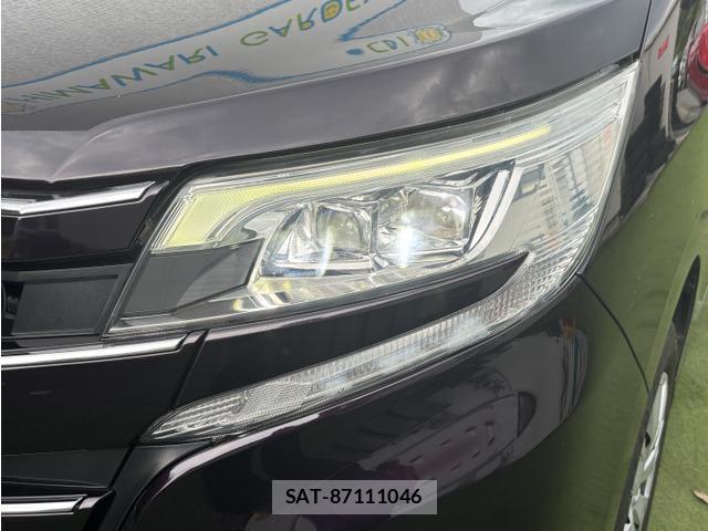 Toyota NOAH 2017-09 8285484-11
