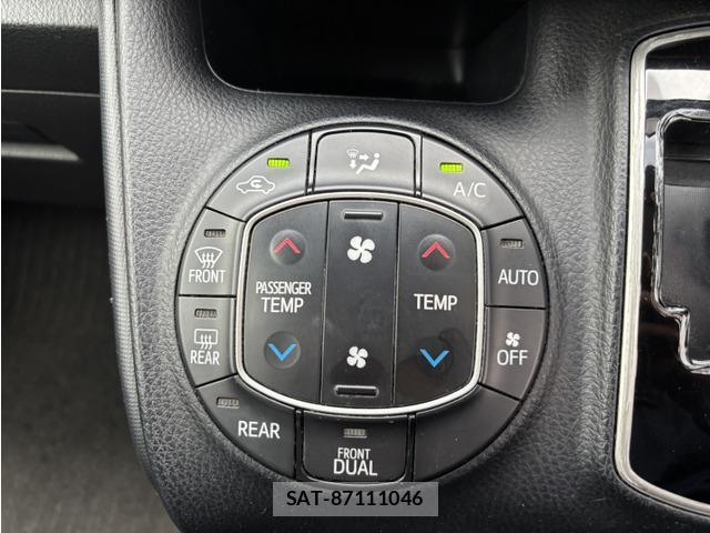Toyota NOAH 2017-09 8285484-12