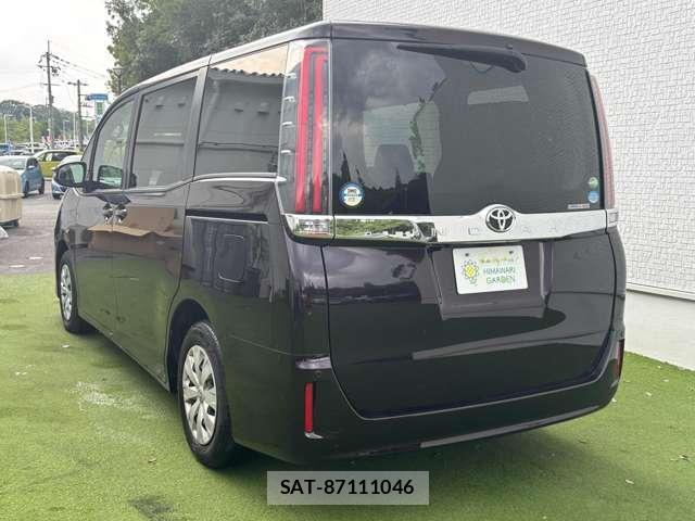 Toyota NOAH 2017-09 8285484-3