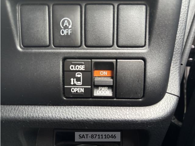 Toyota NOAH 2017-09 8285484-5