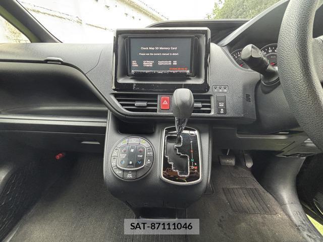Toyota NOAH 2017-09 8285484-7