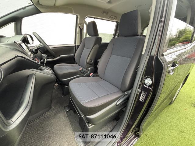 Toyota NOAH 2017-09 8285484-8