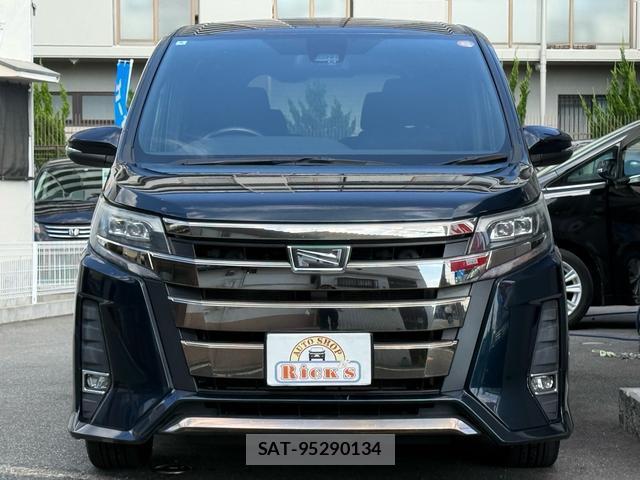 Toyota NOAH 2018-05 8285662-1