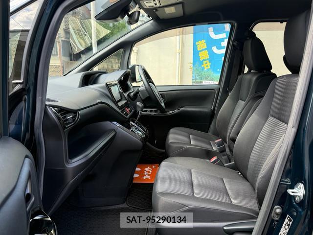 Toyota NOAH 2018-05 8285662-10