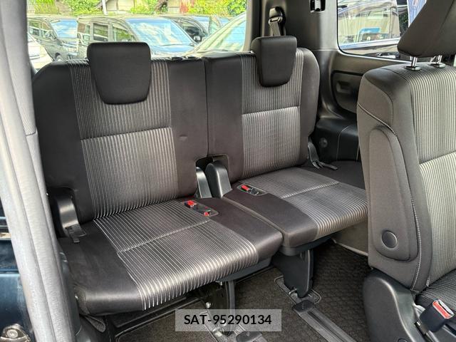 Toyota NOAH 2018-05 8285662-15